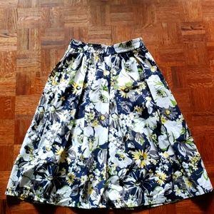 Floral print A-line skirt (black,white,gray,green)